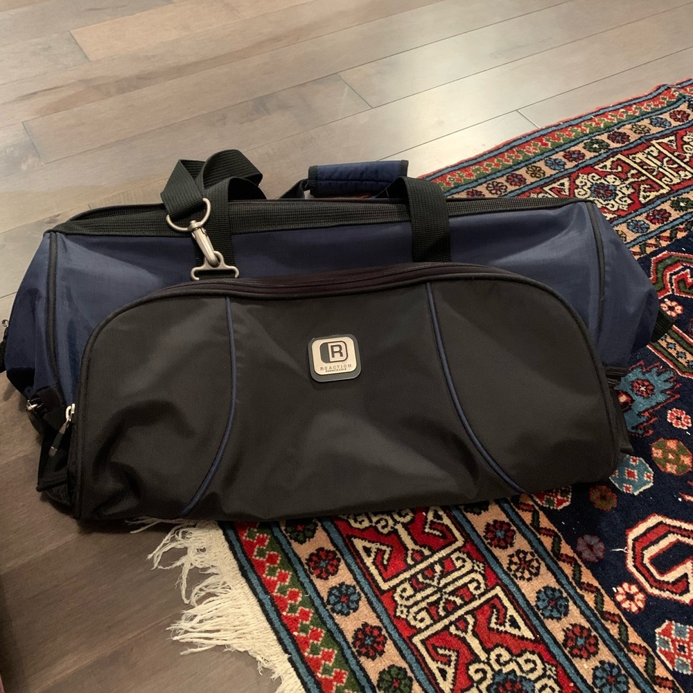 Reaction Kenneth Cole men’s travel bag. Excellent condition